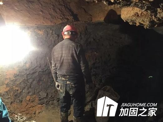 某小區(qū)業(yè)主私挖3米深地下室？房屋結(jié)構(gòu)能行嗎！