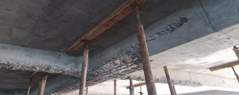 女兒墻該如何加固?