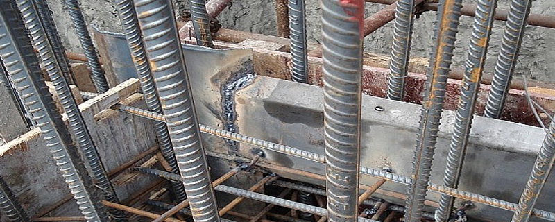 建筑物基礎須做大直徑沖孔樁作為托換樁時，要注意哪些問題?