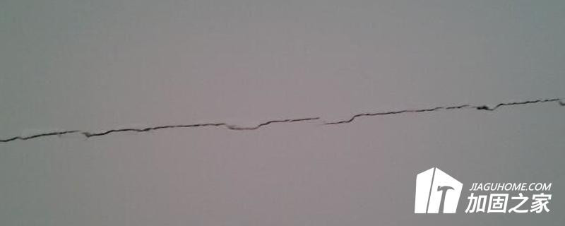 外界溫度低加載過早產生裂縫