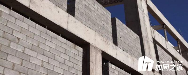  梁類(lèi)、板類(lèi)構(gòu)件縱向受力鋼筋的保護(hù)層厚度應(yīng)分別進(jìn)行驗(yàn)收，并應(yīng)符合下列規(guī)定